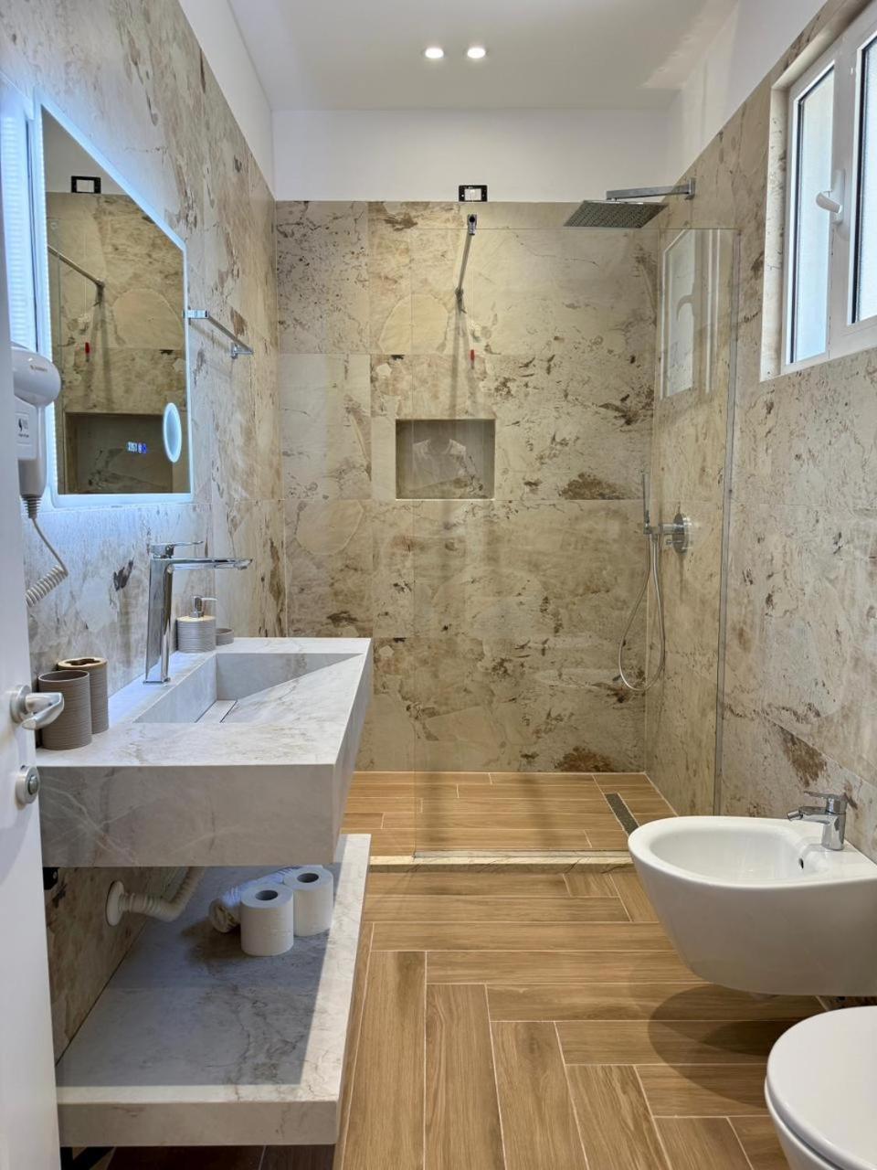 Gent's Luxury