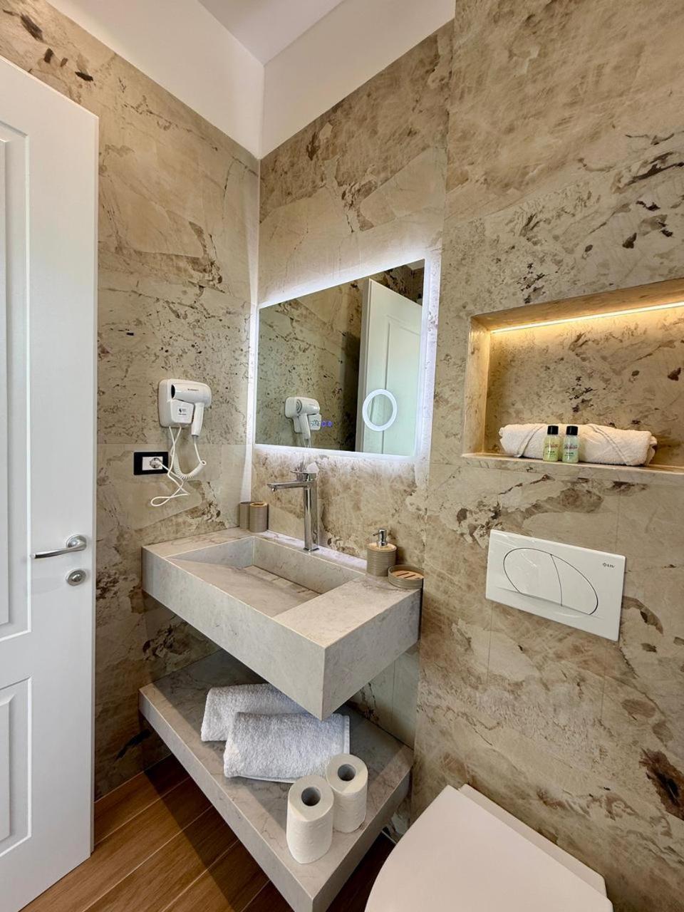 Gent's Luxury Hotel apartamentowy Durrës